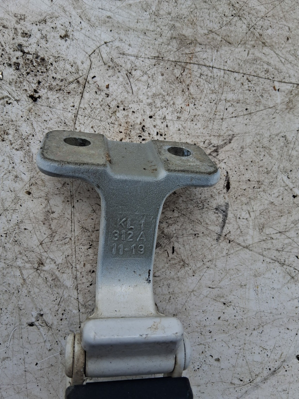2020 RENAULT KANGOO MK2 OSR DRIVER SIDE REAR DOOR HINGE KL1312A1119