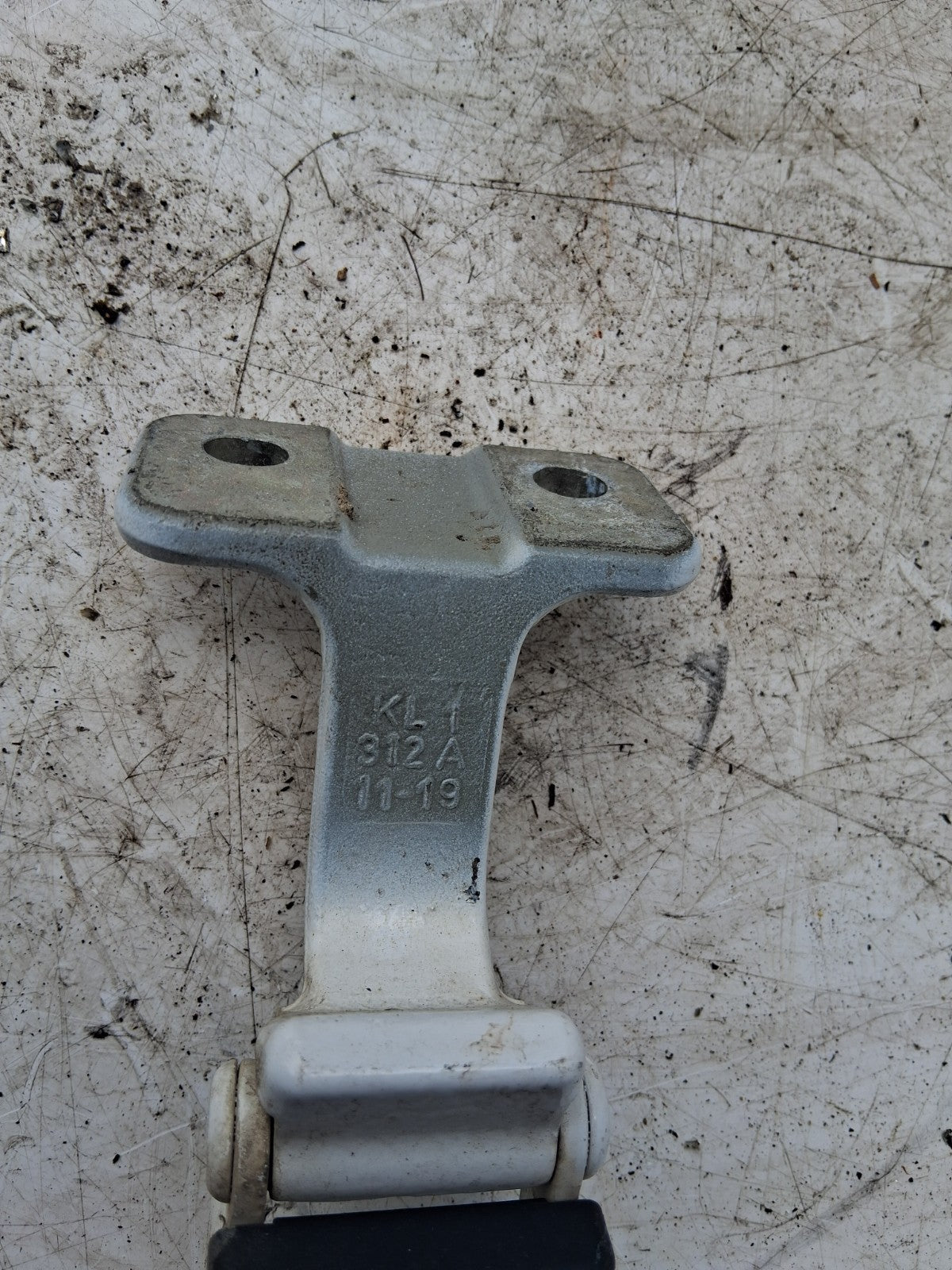 2020 RENAULT KANGOO MK2 OSR DRIVER SIDE REAR DOOR HINGE KL1312A1119