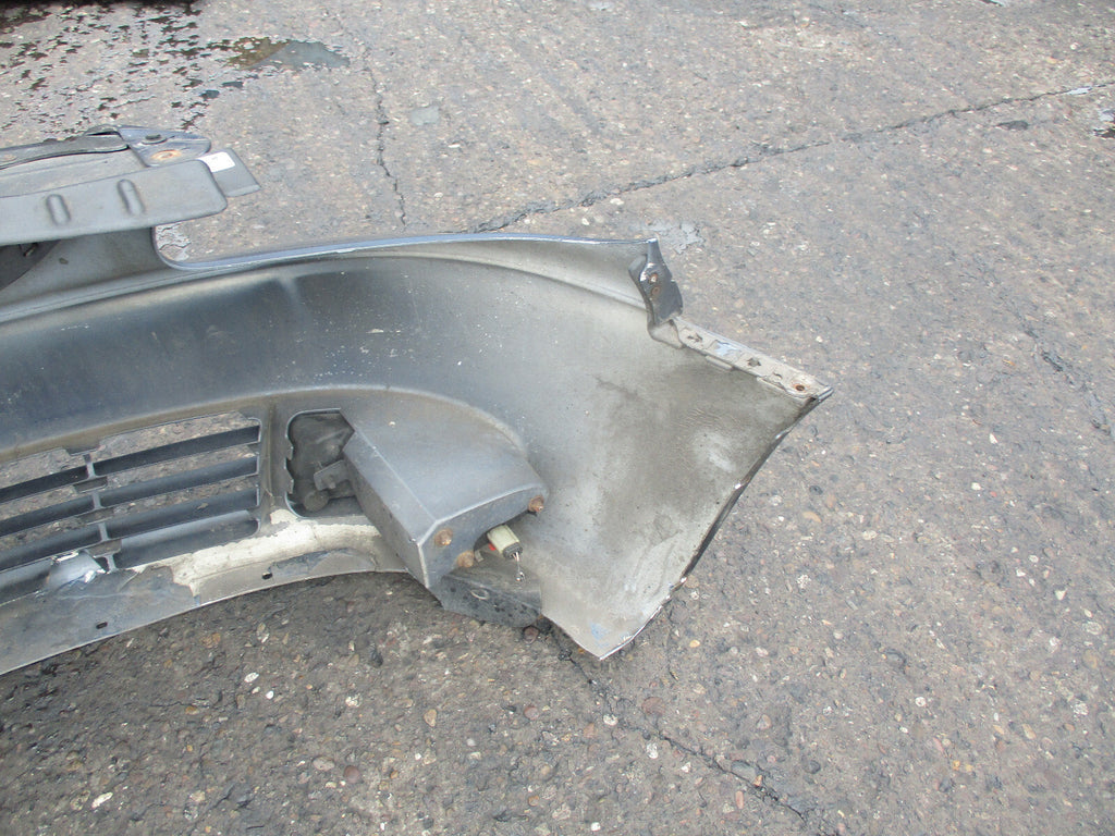 CHRYSLER VOYAGER 2000 FRONT BUMPER COMPLETE GREY DAMGED