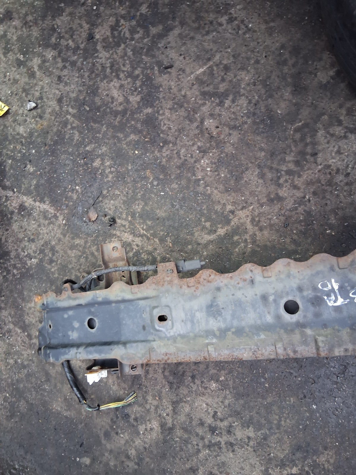 2010 FORD FIESTA MK7 FRONT BUMPER REINFORCEMENT CRASH BAR