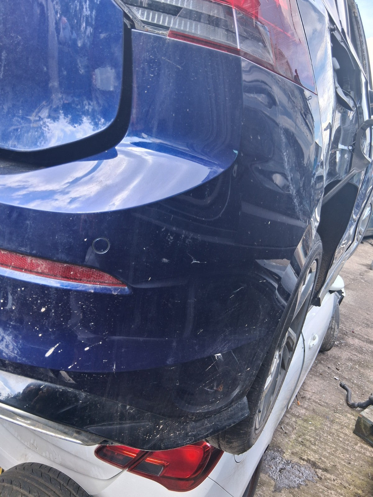 2022 VW VOLKSWAGEN GOLF MK8 R LINE COMPLETE REAR BUMPER WITH SENSORS BLUE