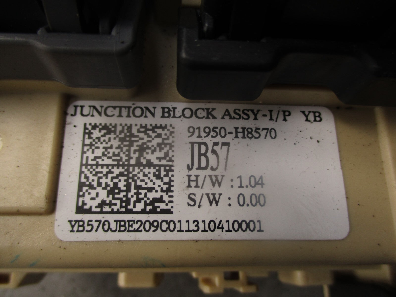 2018 KIA STONIC 1.0 PETROL UNDER BONNET FUSE BOX 91950H8570