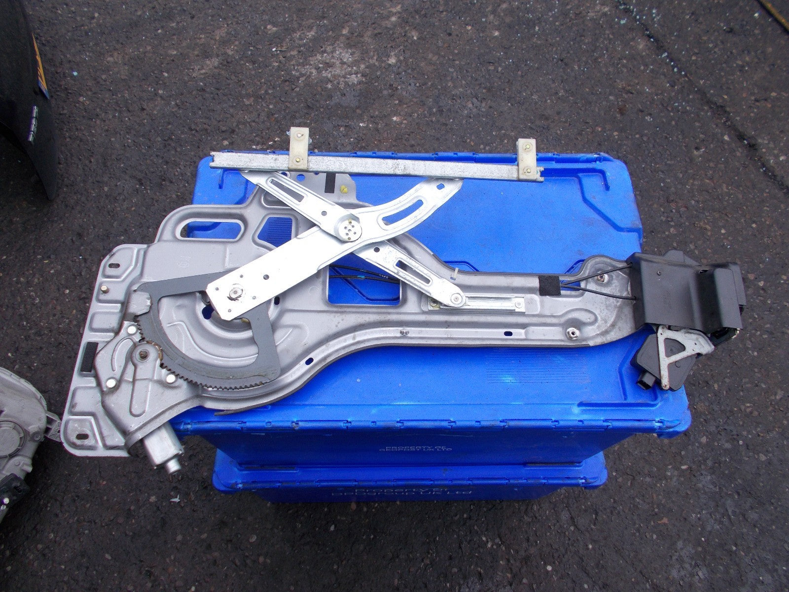 2005 HYUNDAI TRAJET GSI CRTD NSR PASSENGER SIDE REAR WINDOW REGULATOR 834703A000