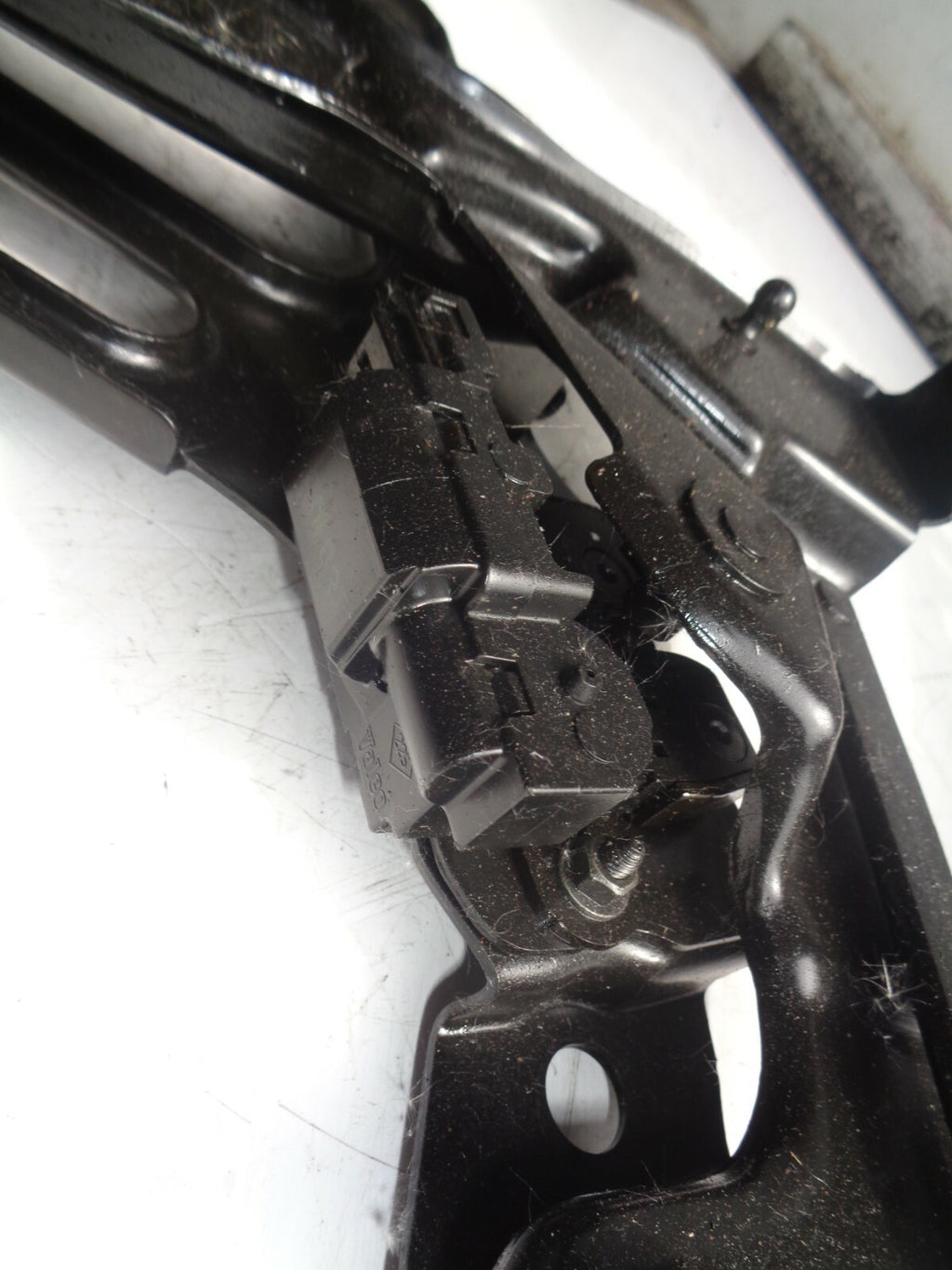 RENAULT MEGANE MK2 CC NEAR PASSENGER SIDE FRONT ROOF HINGE e84827755