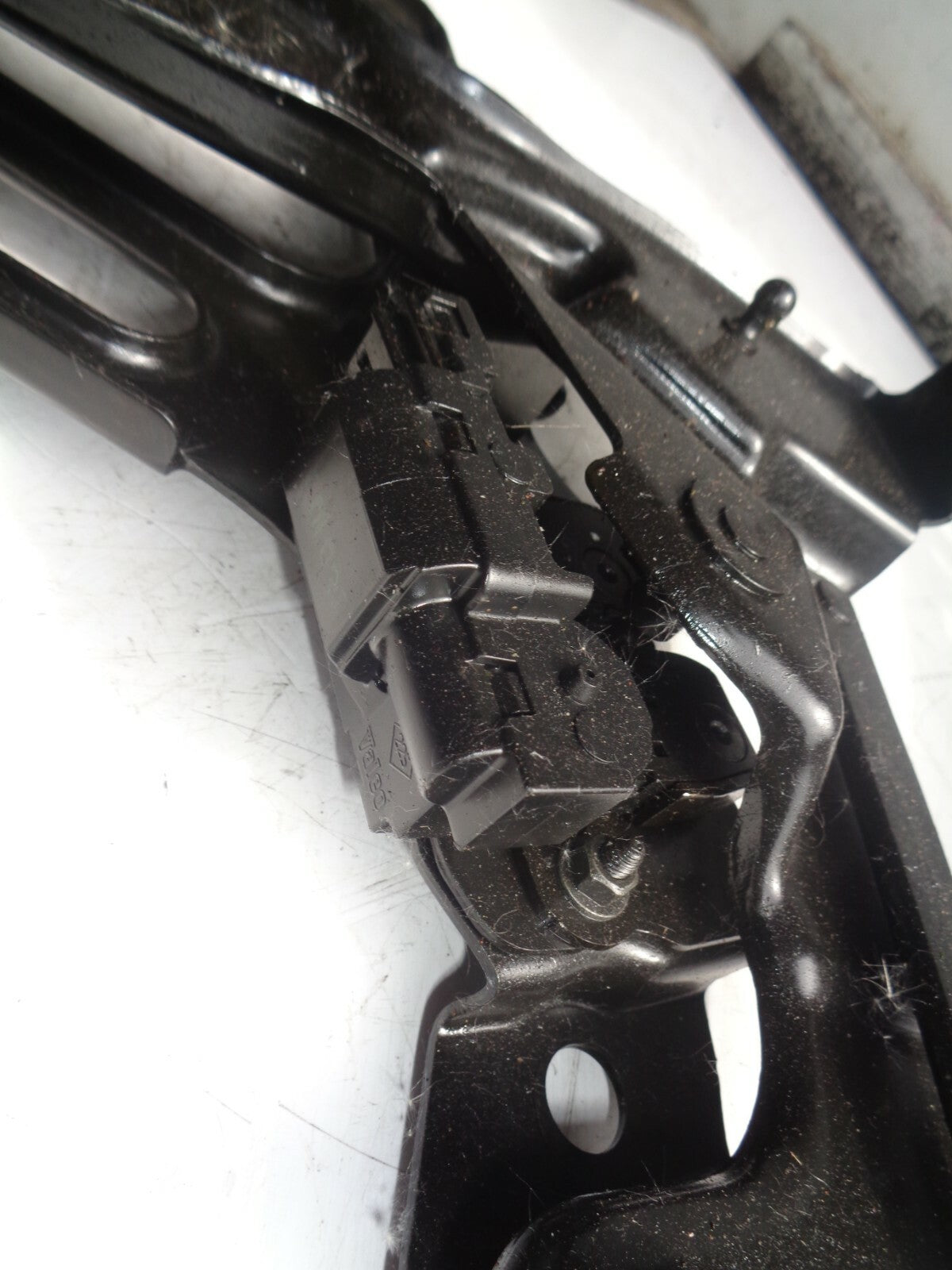 RENAULT MEGANE MK2 CC NEAR PASSENGER SIDE FRONT ROOF HINGE e84827755