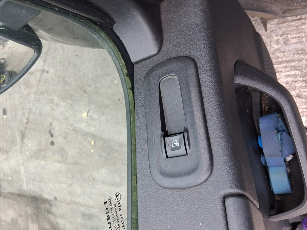 2021 NISSAN NV400 MK1 NSF PASSENGER SIDE FRONT LEFT WINDOW CONTROL SWITCH