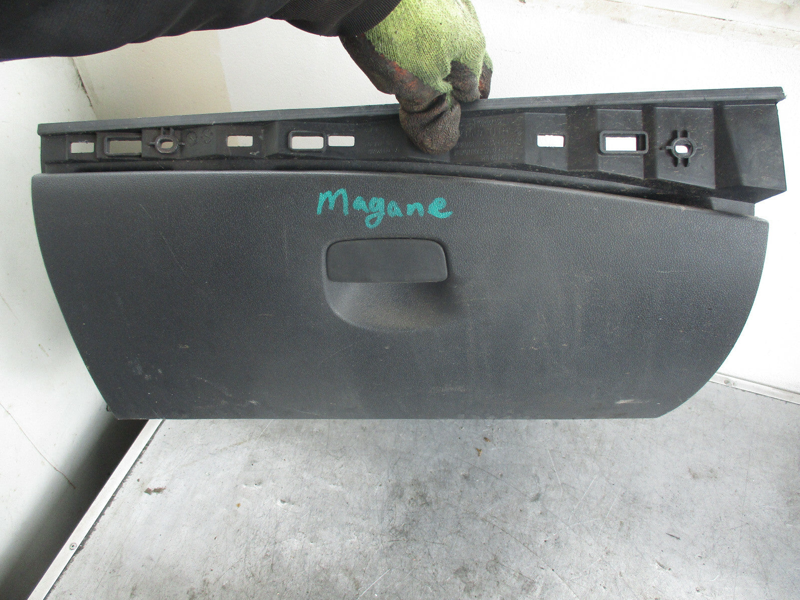 RENAULT MEGANE MK3 NS PASSENGER SIDE GLOVE BOX 681080011R