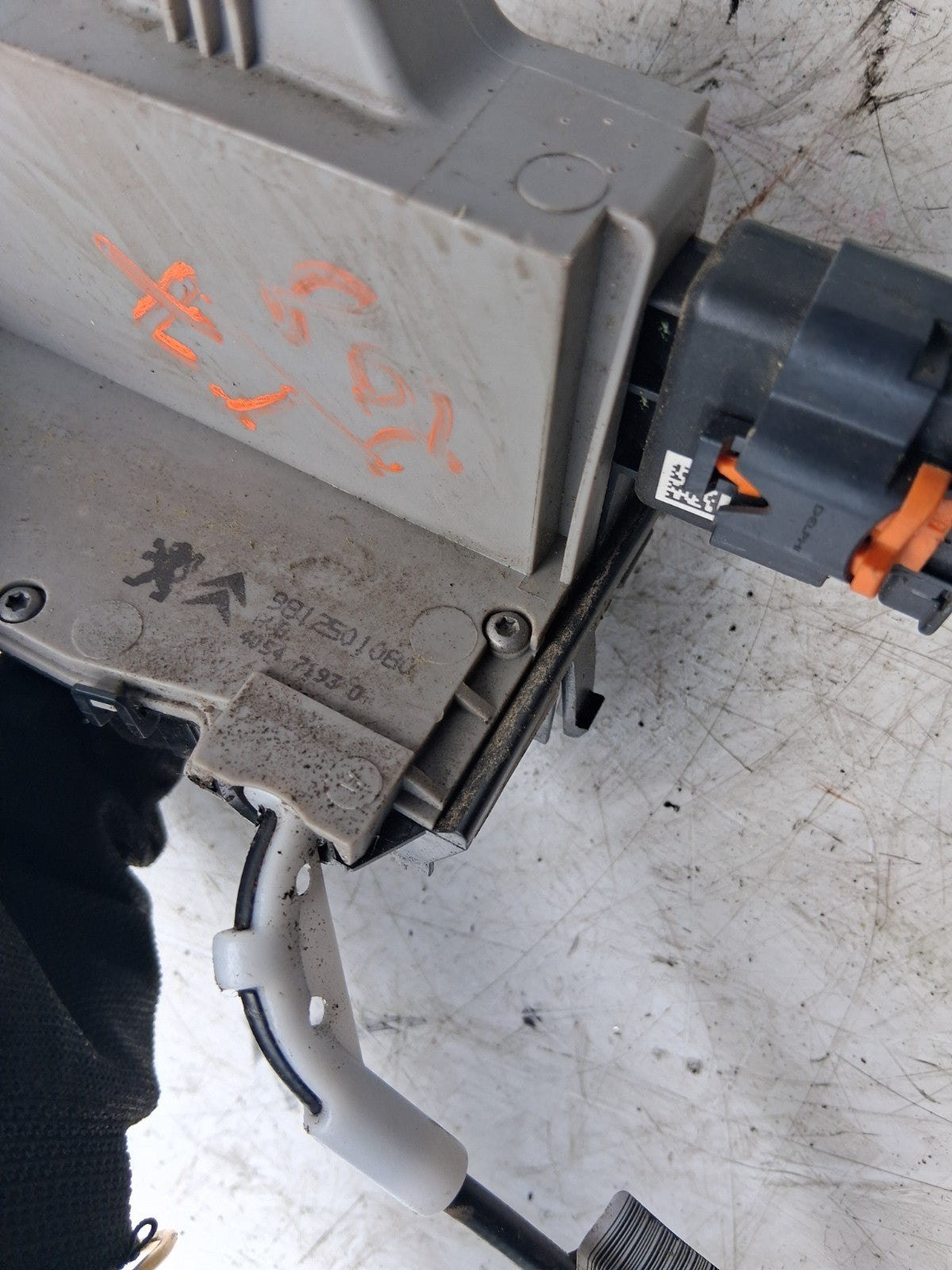 2017 PEUGEOT 20 DOOR LOCK MECH 9812501080