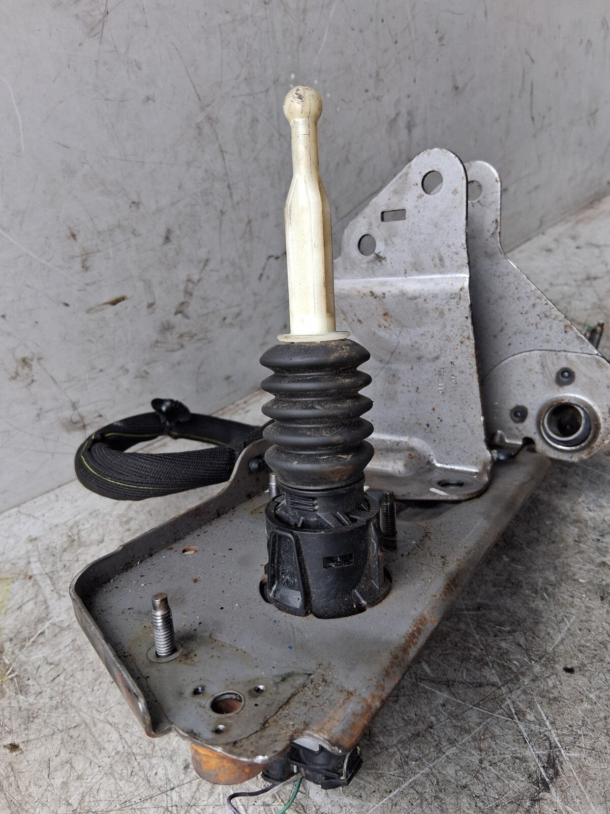 2019 PEUGEOT 308 CLUTCH MASTER CYLINDER 9809426080