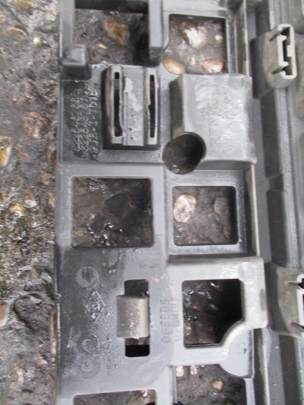 2023 RENAULT FRONT LOWER MASTER GRILLE (ref s)