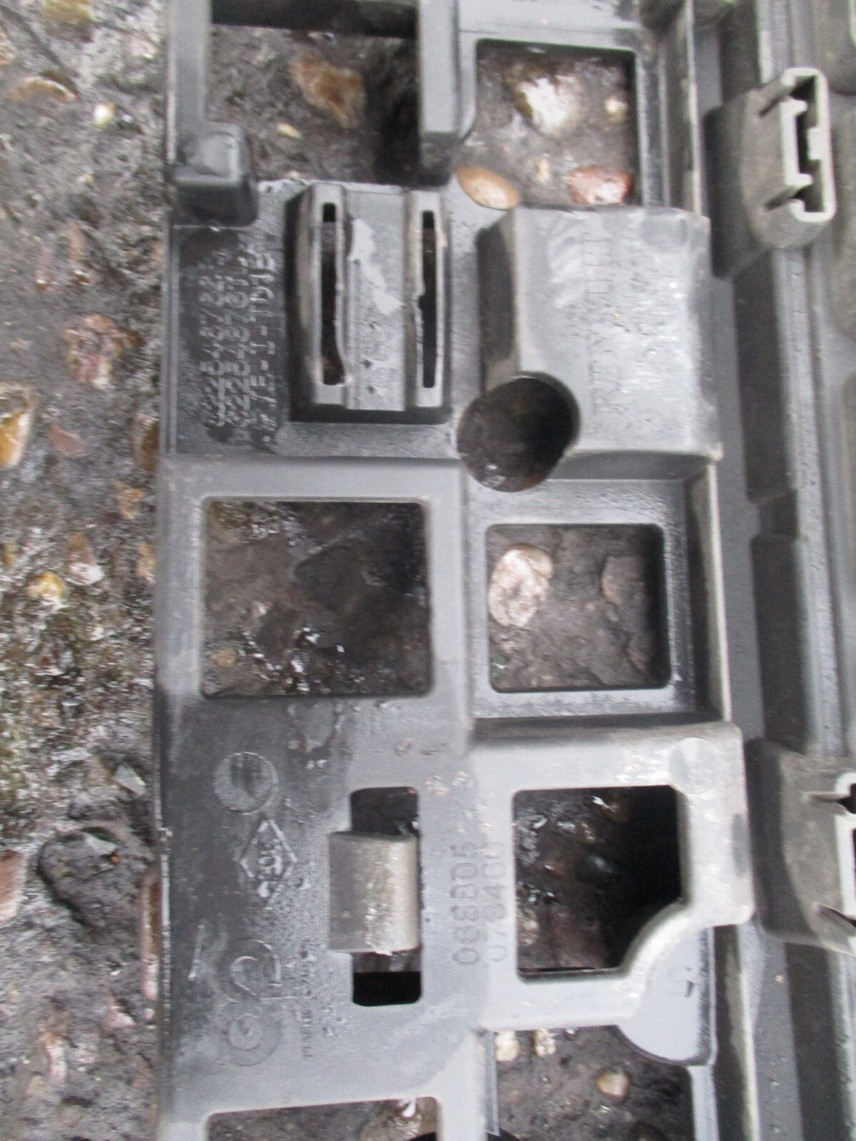 2023 RENAULT FRONT LOWER MASTER GRILLE (ref s)