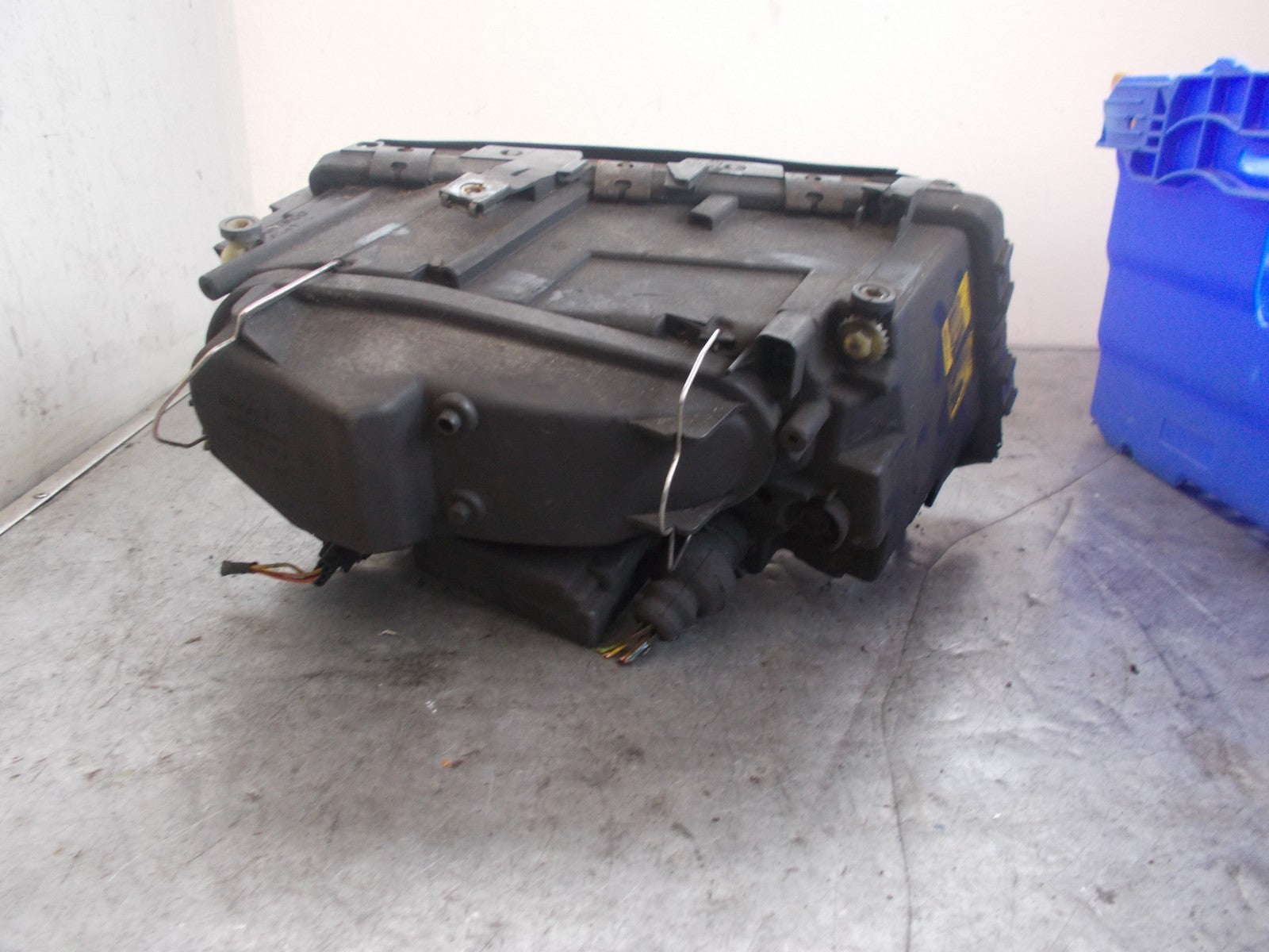AUDI A8 D2 4D (MK1) 1992-99 PRE FACELIFT NS PASSENGER SIDE HEADLIGHT 4D0945003M