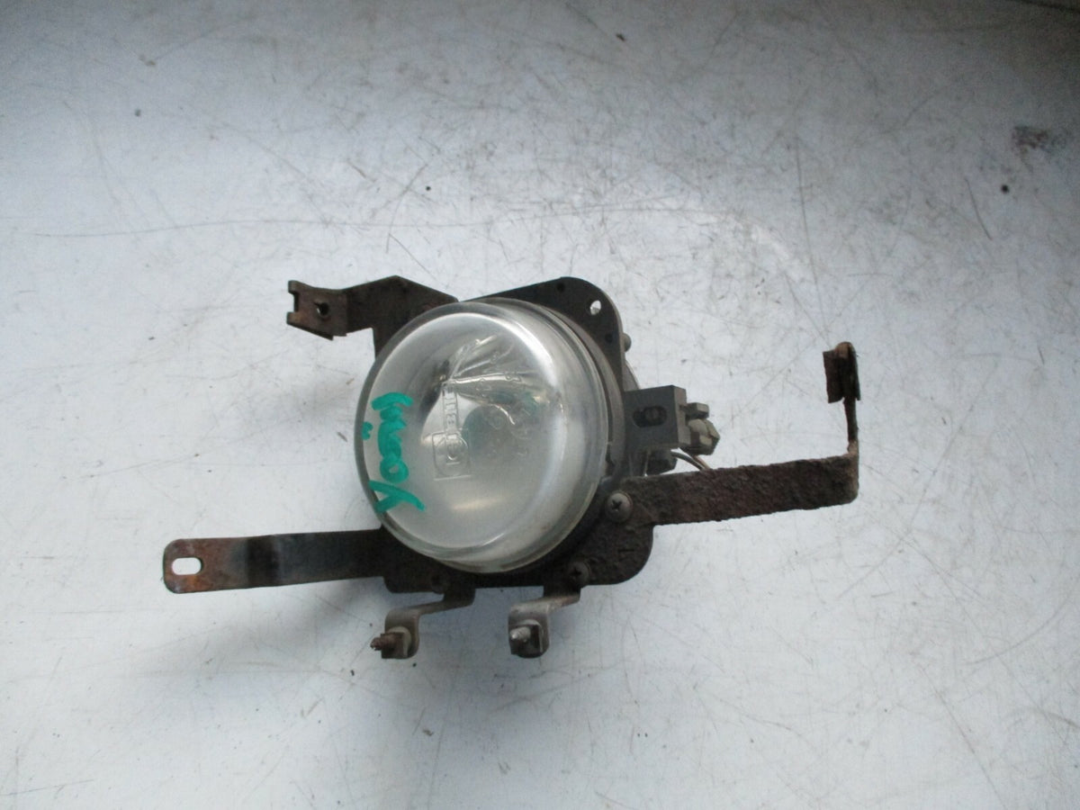 TOYOTA YARIS 2002 OS DRIVER SIDE BUMPER FOG SPOT LIGHT LAMP & FIXING BRACKET