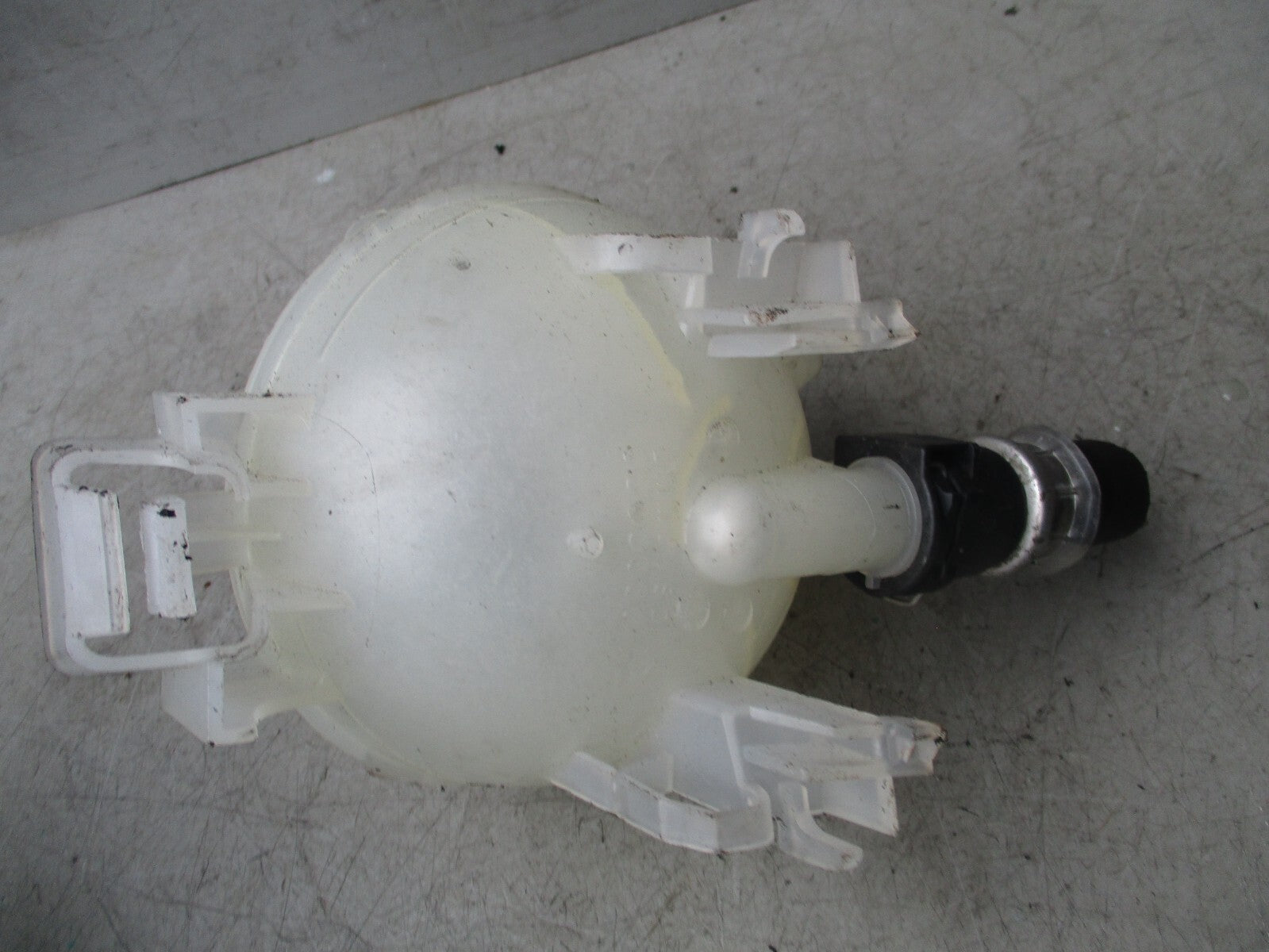 2013 PEUGEOT 5008 MK1 COOLANT WATER EXPANSION TANK OVERFLOW
