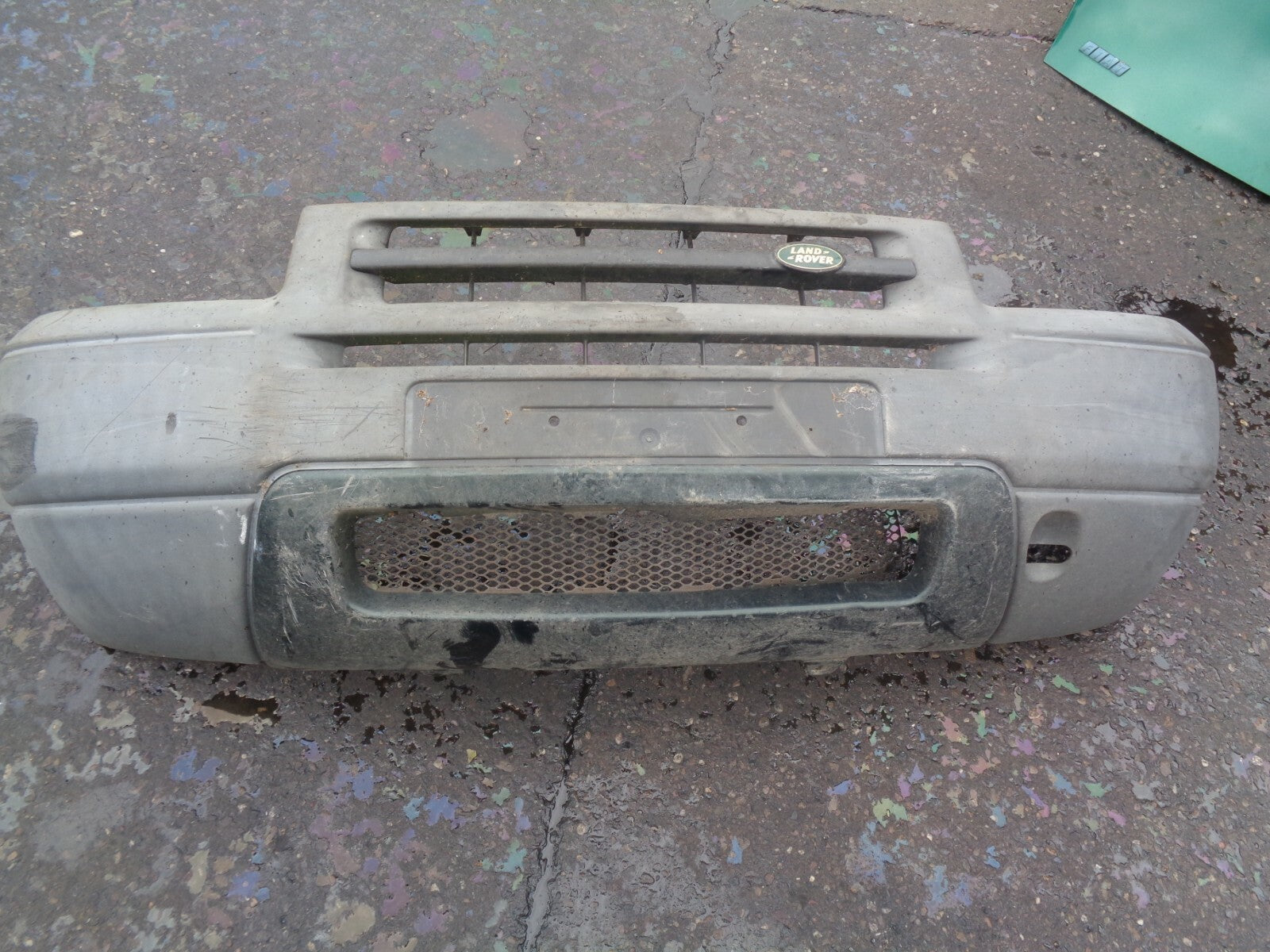 LANDROVER FREELANDER 2003-2006 FRONT BUMPER COMPLETE DAMAGED
