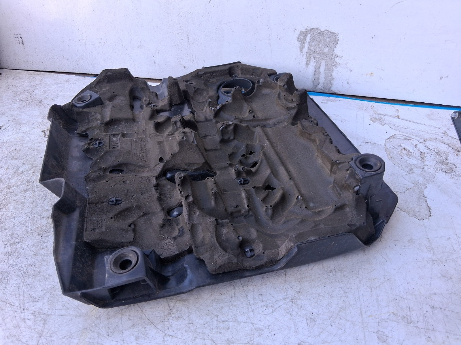 2013 SEAT LEON MK3 2.0 DIESEL TDI ENGINE COVER 04L103925S