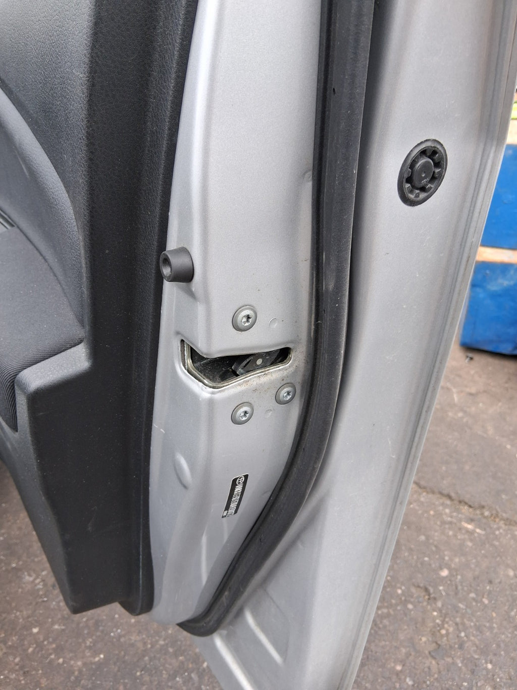 TOYOTA YARIS MK3 2019 OSF DRIVER SIDE FRONT DOOR LOCK MECHANISM