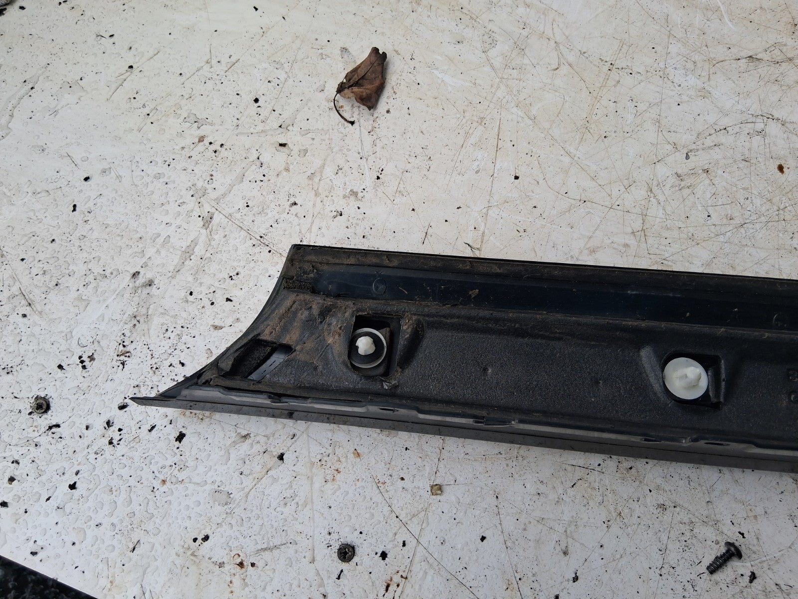 2021 BMW MINI COUNTRYMAN F60 NSF PASSENGER SIDE FRONT LEFT A PILLAR TRIM 7390103