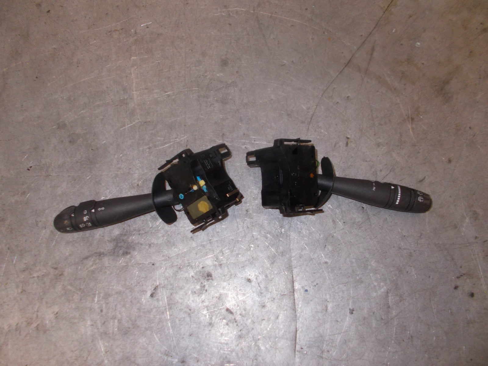 RENAULT LAGUNA MK2 2005 HEADLIGHT WIPER STALKS 8200012245