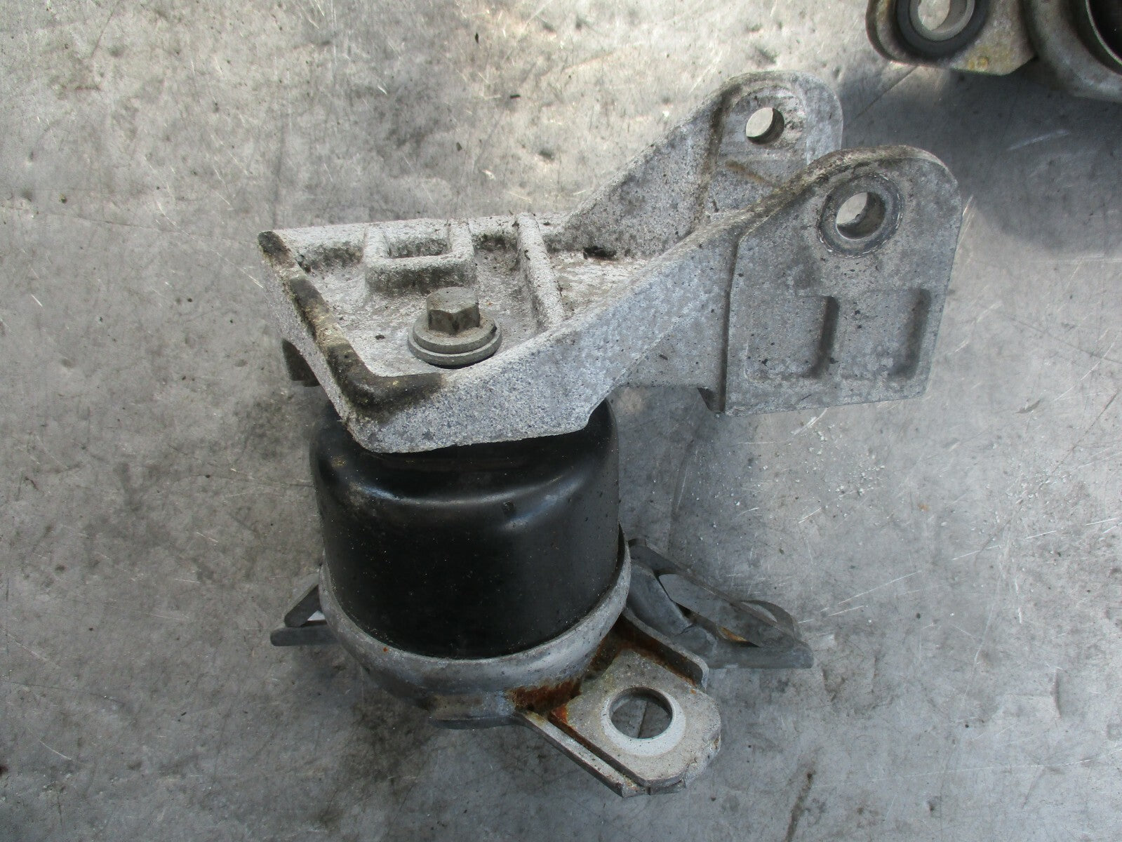 LAND ROVER DISCOVERY SPORT L550 2.0 TD4 OS DRIVER SIDE ENGINE MOUNT BJ326F012AB