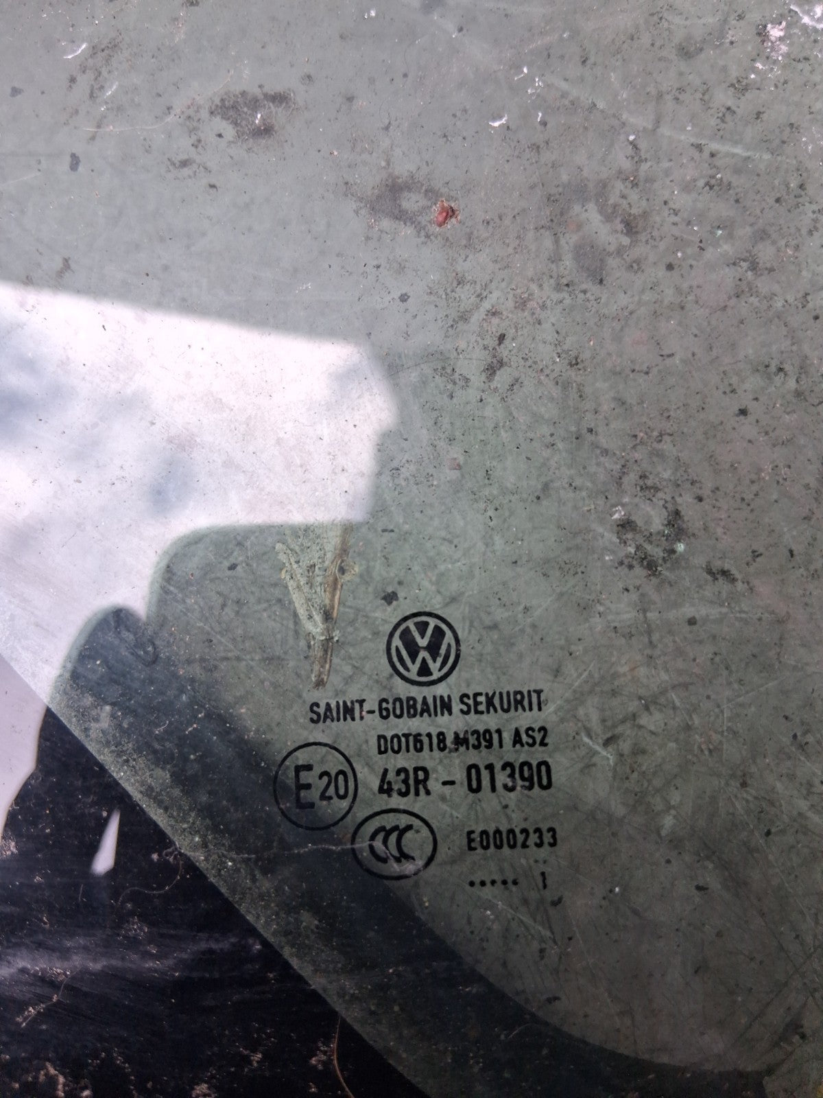 2021 VOLKSWAGEN PASSAT HATCH OSR DRIVER SIDE REAR DOOR MAIN WINDOW GLASS E000233
