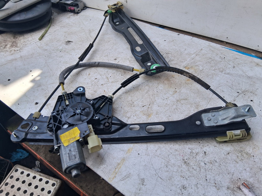 2003 FORD FUSION 2 OSF DRIVER SIDE FRONT RIGHT WINDOW MOTOR REGULATOR C11227101