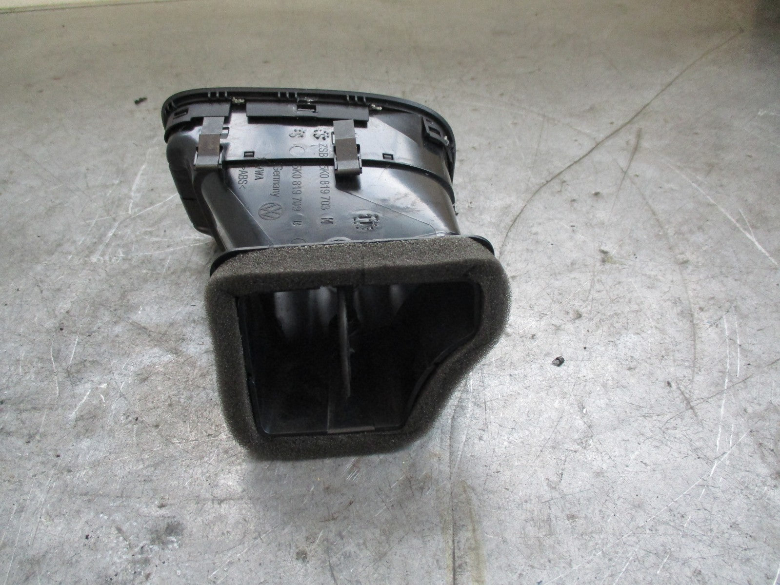 VOLKSWAGEN GOLF 5K MK6 NS PASSENGER SIDE HEATER AIR VENT 5K0819703K