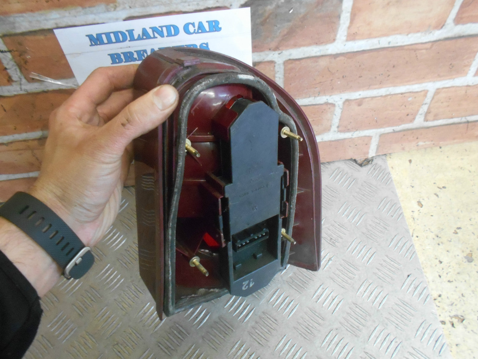FORD MONDEO MK1 ESTATE 1995 NSR PASSENGER SIDE REAR BRAKE TAIL LIGHT
