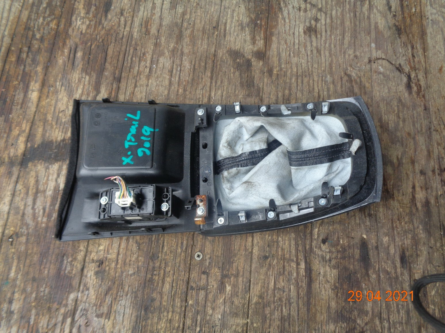 NISSAN X TRAIL MK3 2018 GEAR SHIFTER SELECTOR GAITER SURROUND TRIM 969XC6FM4A