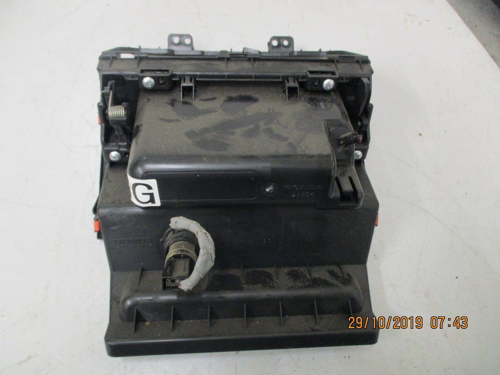 HONDA CRZ 2012 DASHBOARD CENTRE CONSOLE 12V SOCKET SURROUND TRIM PLASTIC COVER
