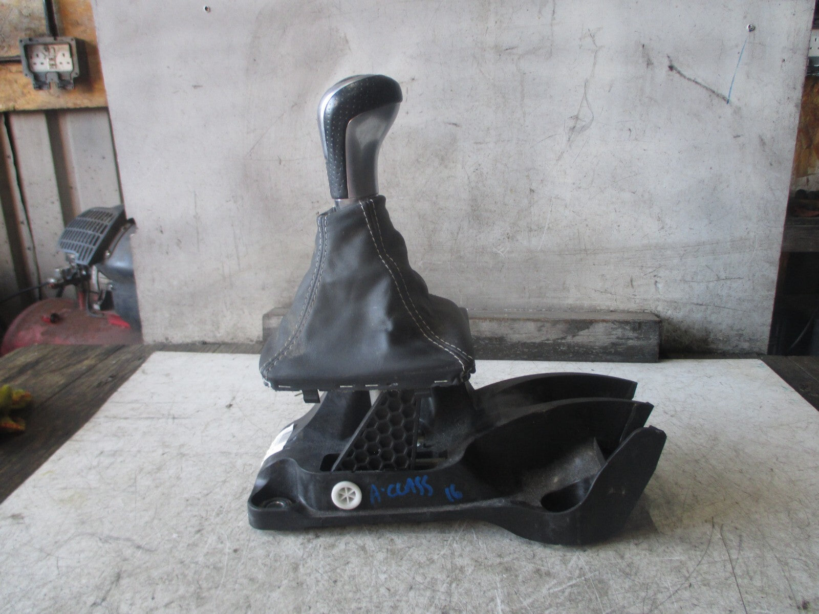 MERCEDES BENZ A CLASS W176 2016 MANUAL GEAR STICK SELECTOR A1763602600
