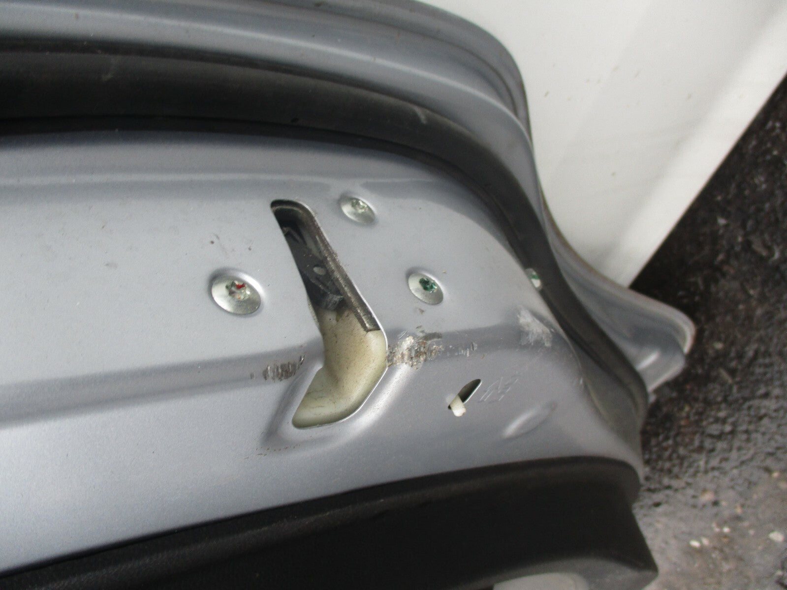 MITSUBISHI MIRAGE MK6 OSR DRIVER SIDE REAR COMPLETE DOOR SILVER