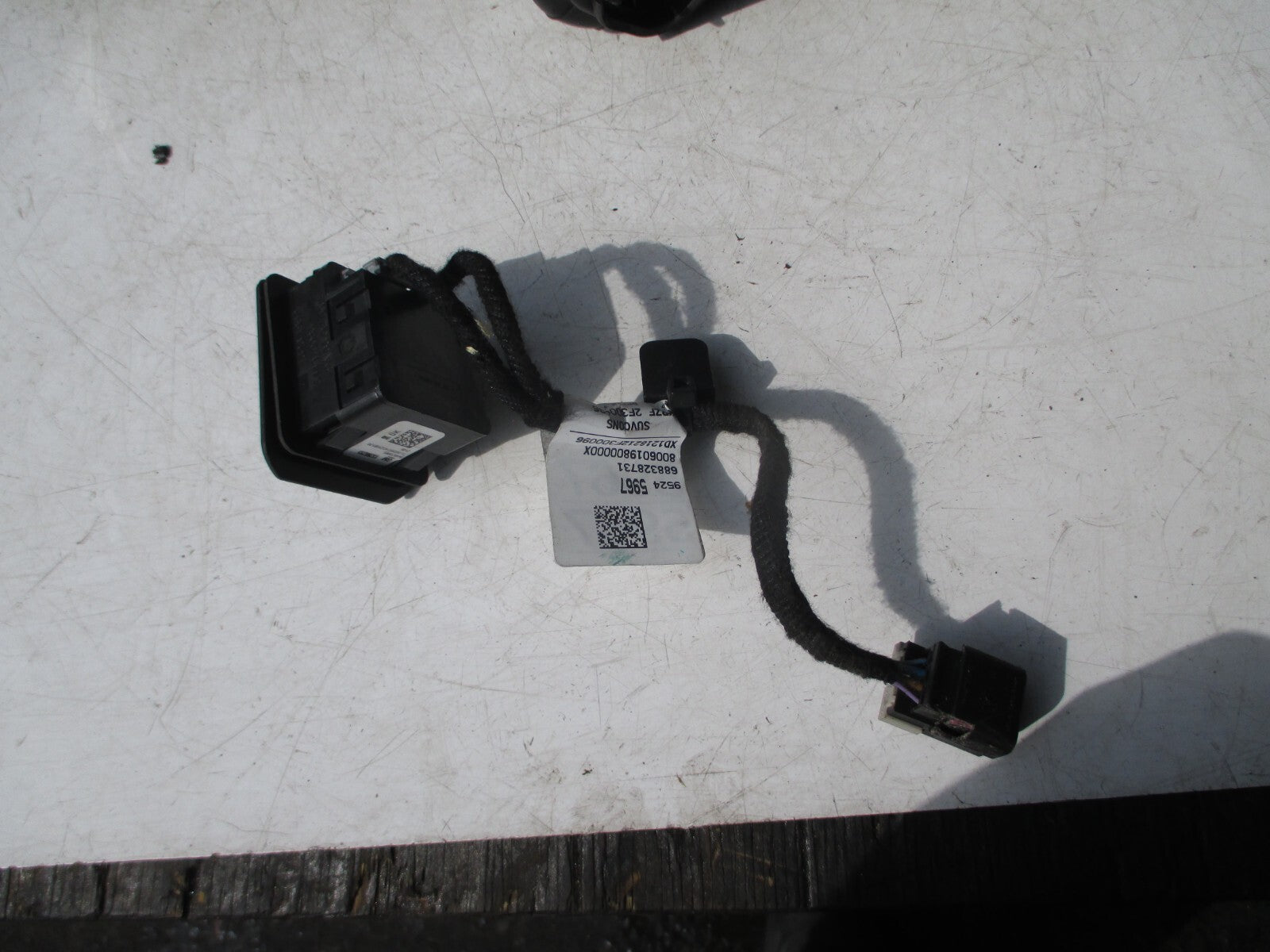 VAUXHALL MOKKA 2013 3 PIN PLUG 230V AUTO OUTLET POWER SOCKET 95245967 13280255