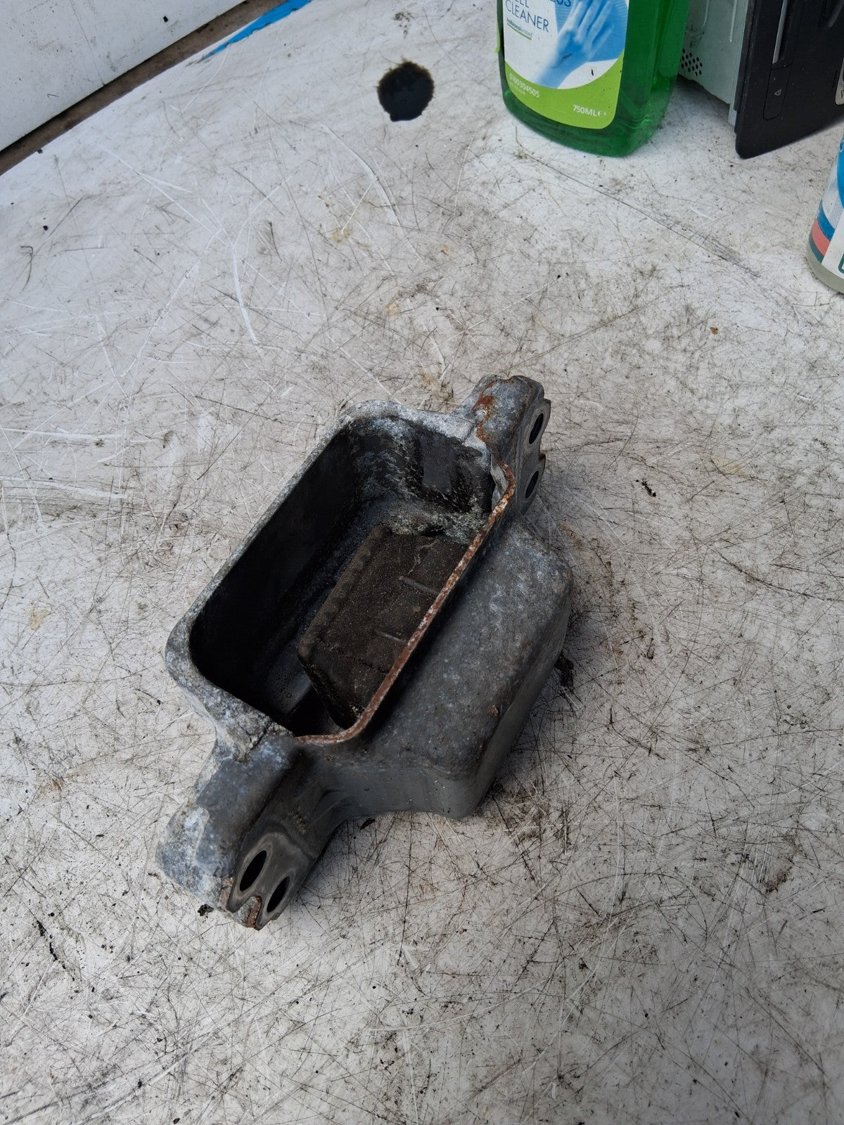 2016 AUDI Q3 NS PASSENGER SIDE GEARBOX MOUNTING BRACKET 5N0199555L