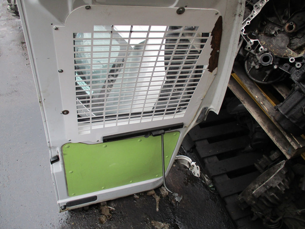 NISSAN VANETTE LDV CUB 1994-2002 NSR PASSENGER SIDE REAR DOOR COMPLETE WHITE