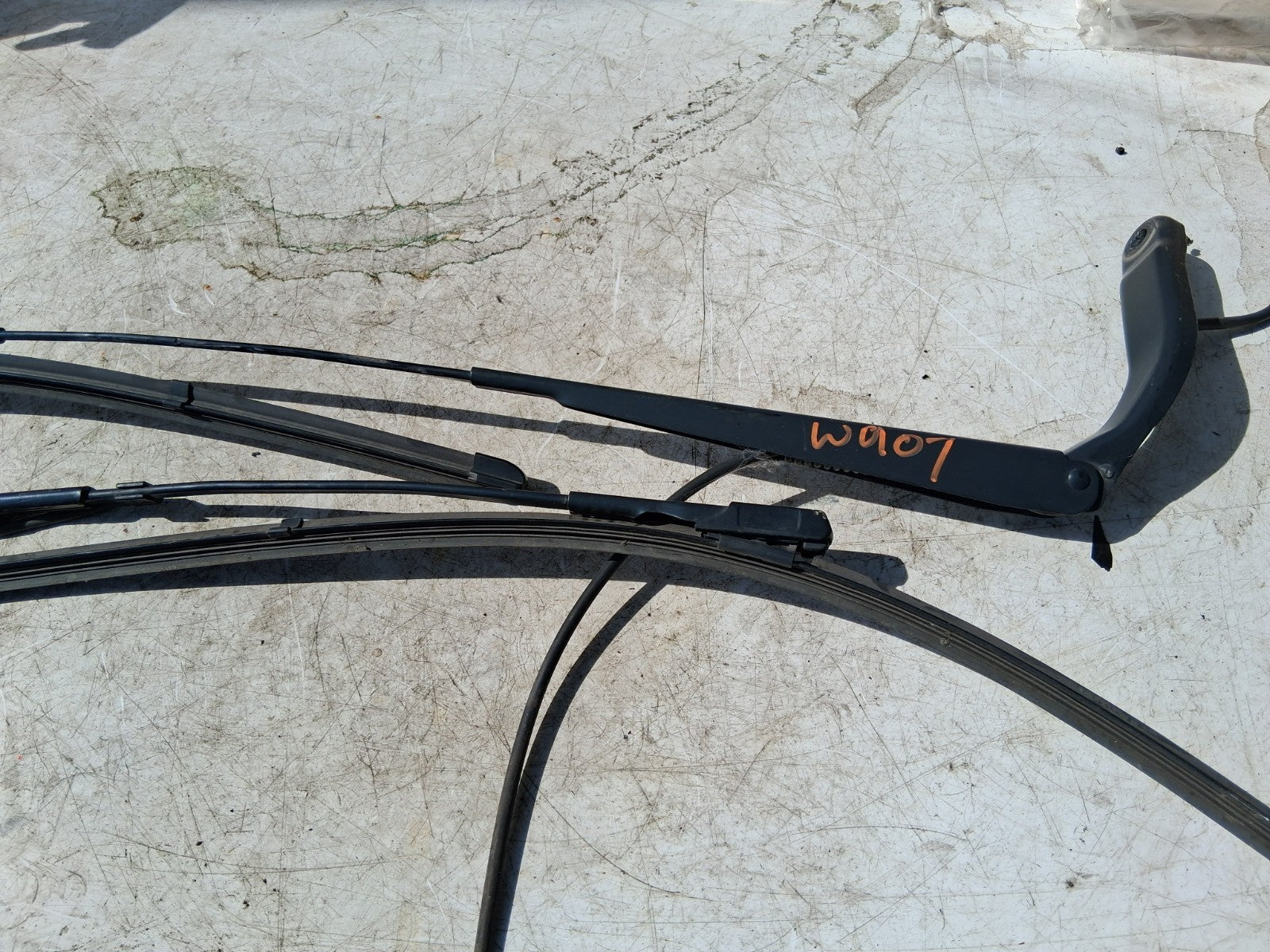2021 MERCEDES BENZ SPRINTER W907 FRONT WIPER ARM AND BLADES