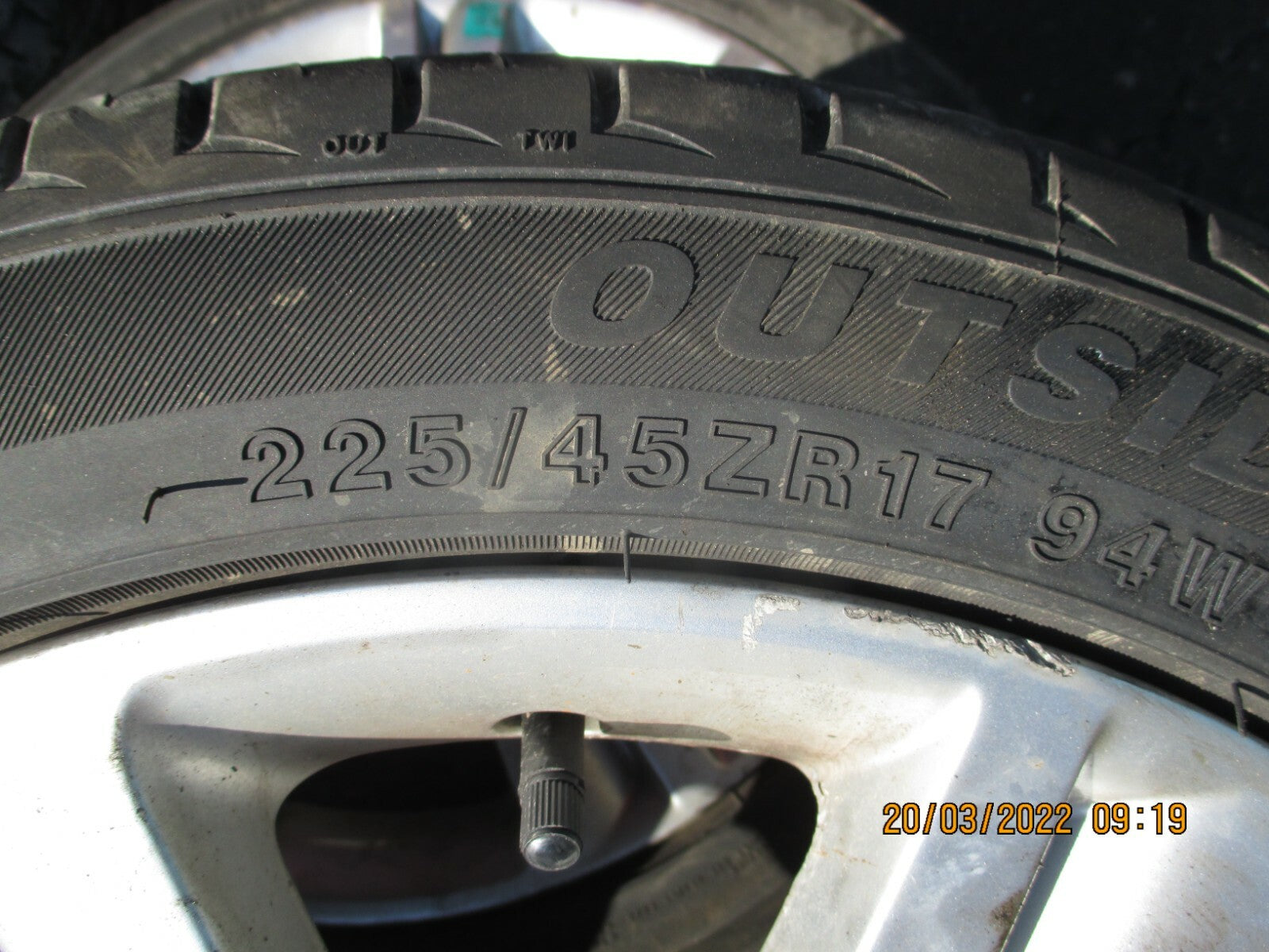 AUDI A4 2011 B8 17 INCH ALLOY WHEEL WITH TYRE 225/45ZR17 REF 2