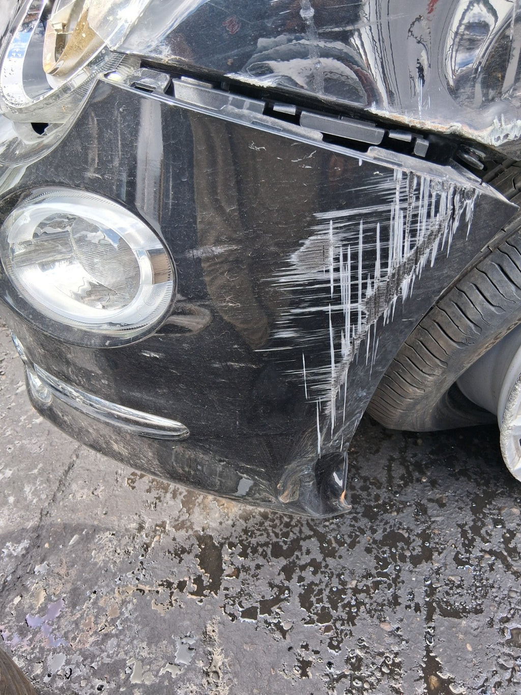 2025 FIAT 500 MHEV FRONT COMPLETE BUMPER WITH GRILLS & FOG LIGHTS (DAMAGED)