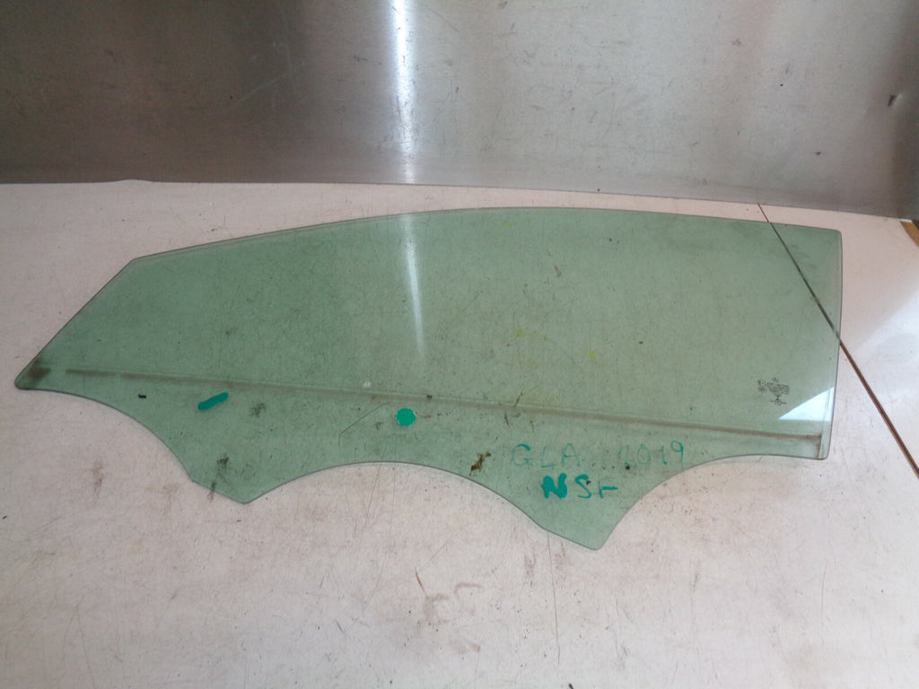 MERCEDES GLA MK1 X156 2019 NSF PASSENGER SIDE FRONT DOOR WINDOW GLASS PANE
