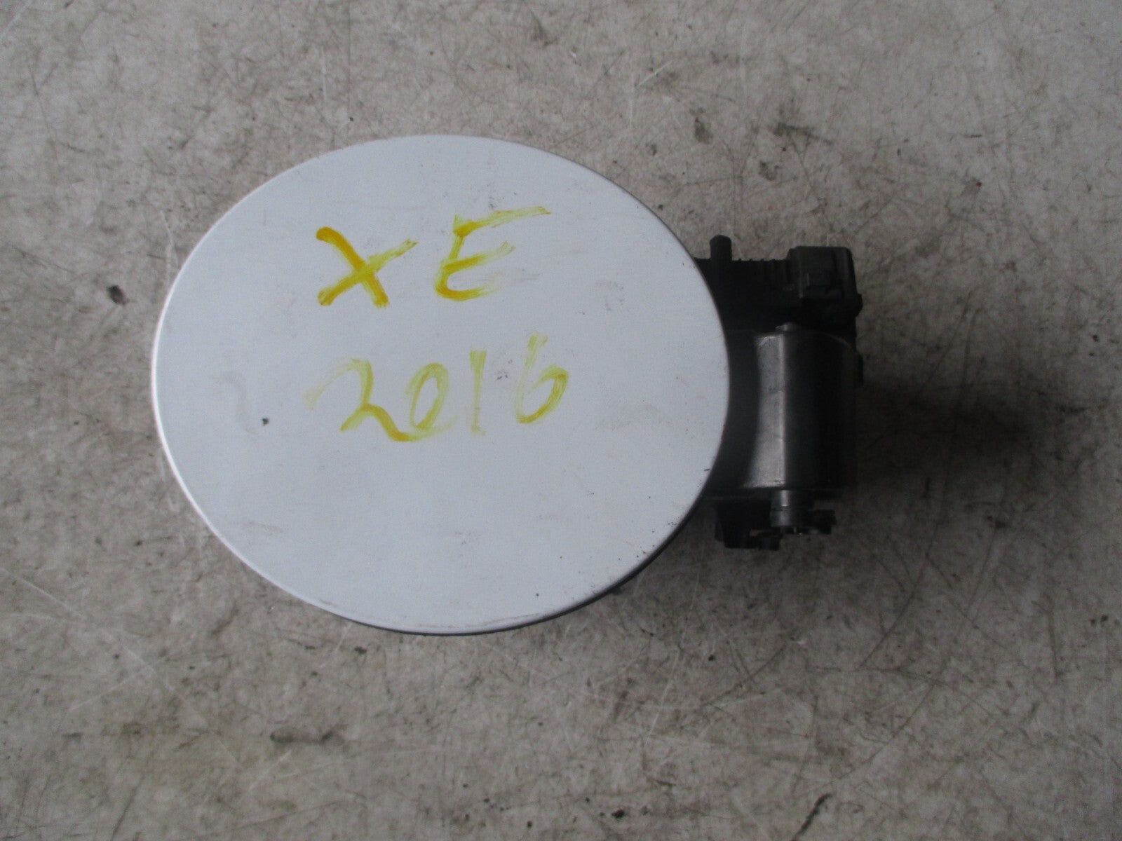 JAGUAR XE X760 2016 FUEL FILLER FLAP WHITE GX7327936AB