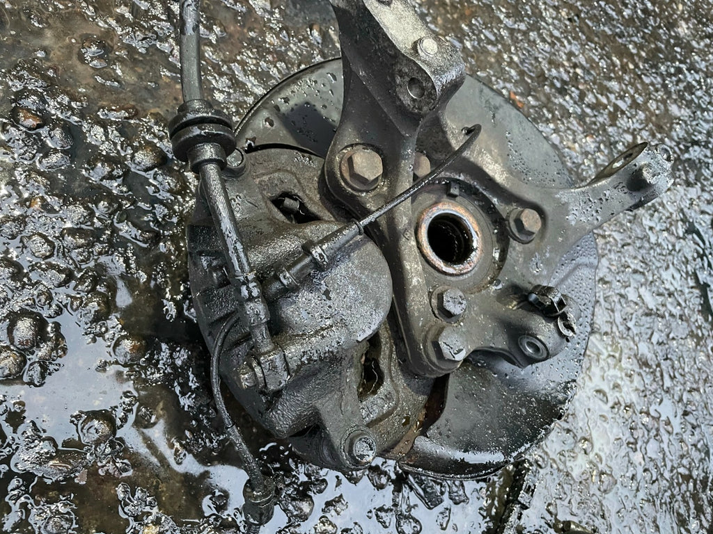 VAUXHALL INSIGNIA A MK1 2.0 DIESEL 2014 OSF DRIVER SIDE FRONT HUB WITH CALIPER