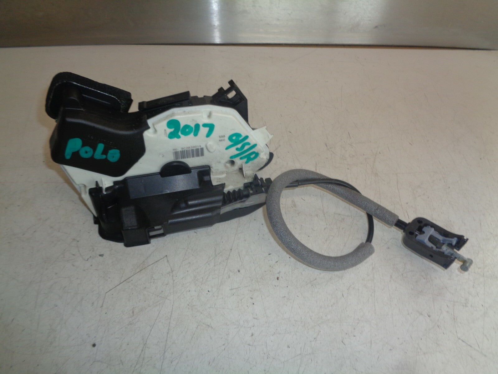 VW VOLKSWAGEN POLO 6R 2017 OSR DRIVER SIDE REAR DOOR LOCK MECHANISM 6C0839014