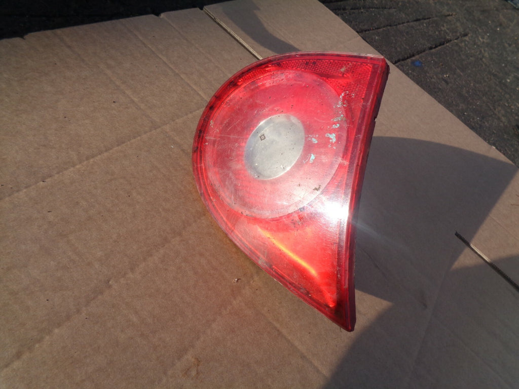 VW VOLKSWAGEN GOLF MK5 1.9 TDI REAR PASSENGER SIDE BOOT TRUNK TAIL LIGHT 945093F