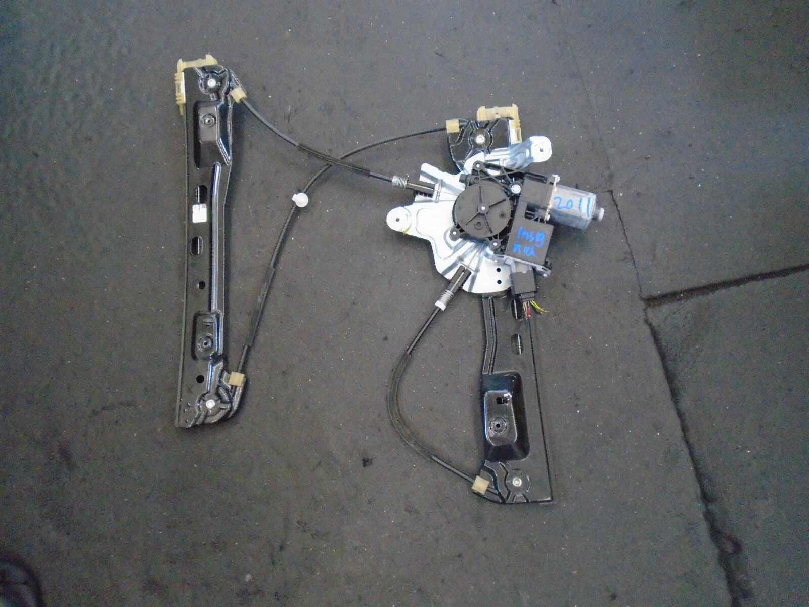 VAUXHALL INSIGNIA 2011 NSF PASSENGER FRONT DOOR WINDOW MOTOR REGULATOR 20951581