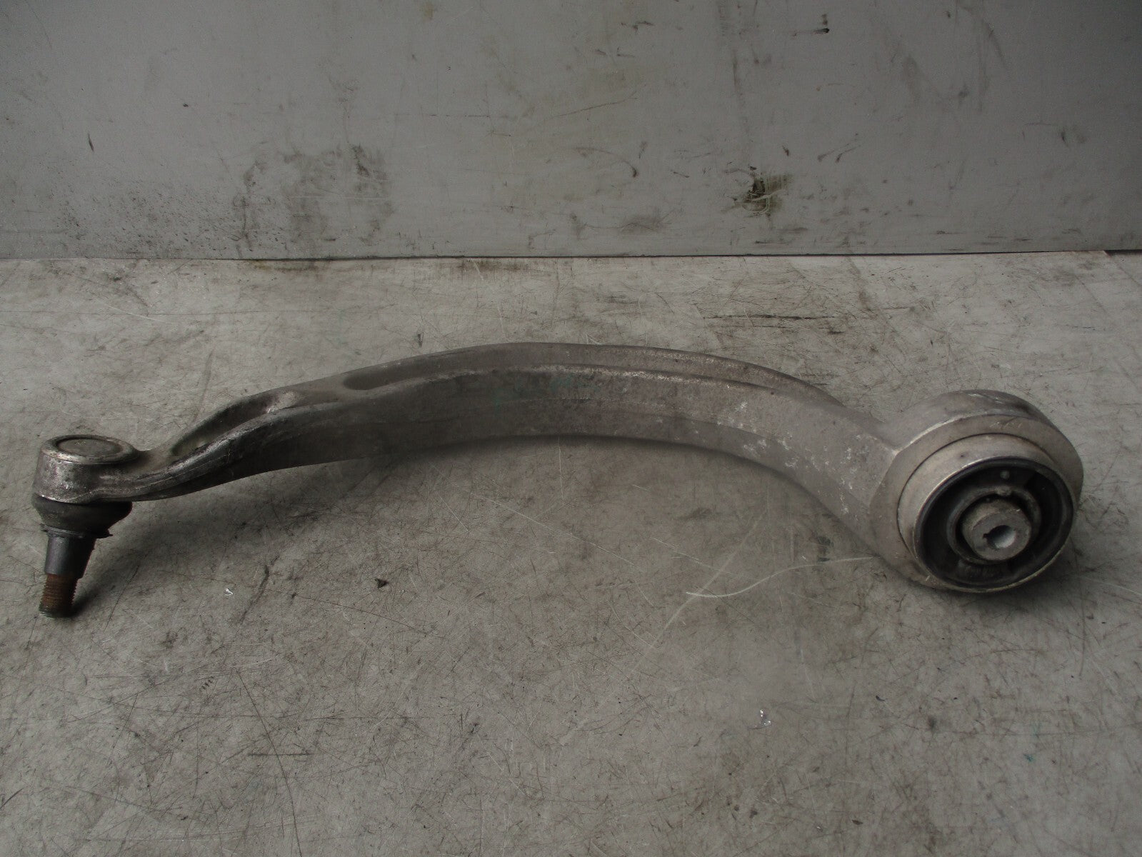 2016 AUDI A6 C7 2.0 DIESEL NSF PASSENGER SIDE FRONT LEFT CONTROL ARM 4G0407695