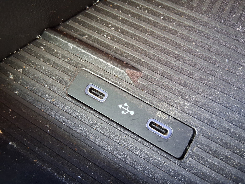 2025 RENAULT MASTER MK4 USB TYPE C CHARGING PORT