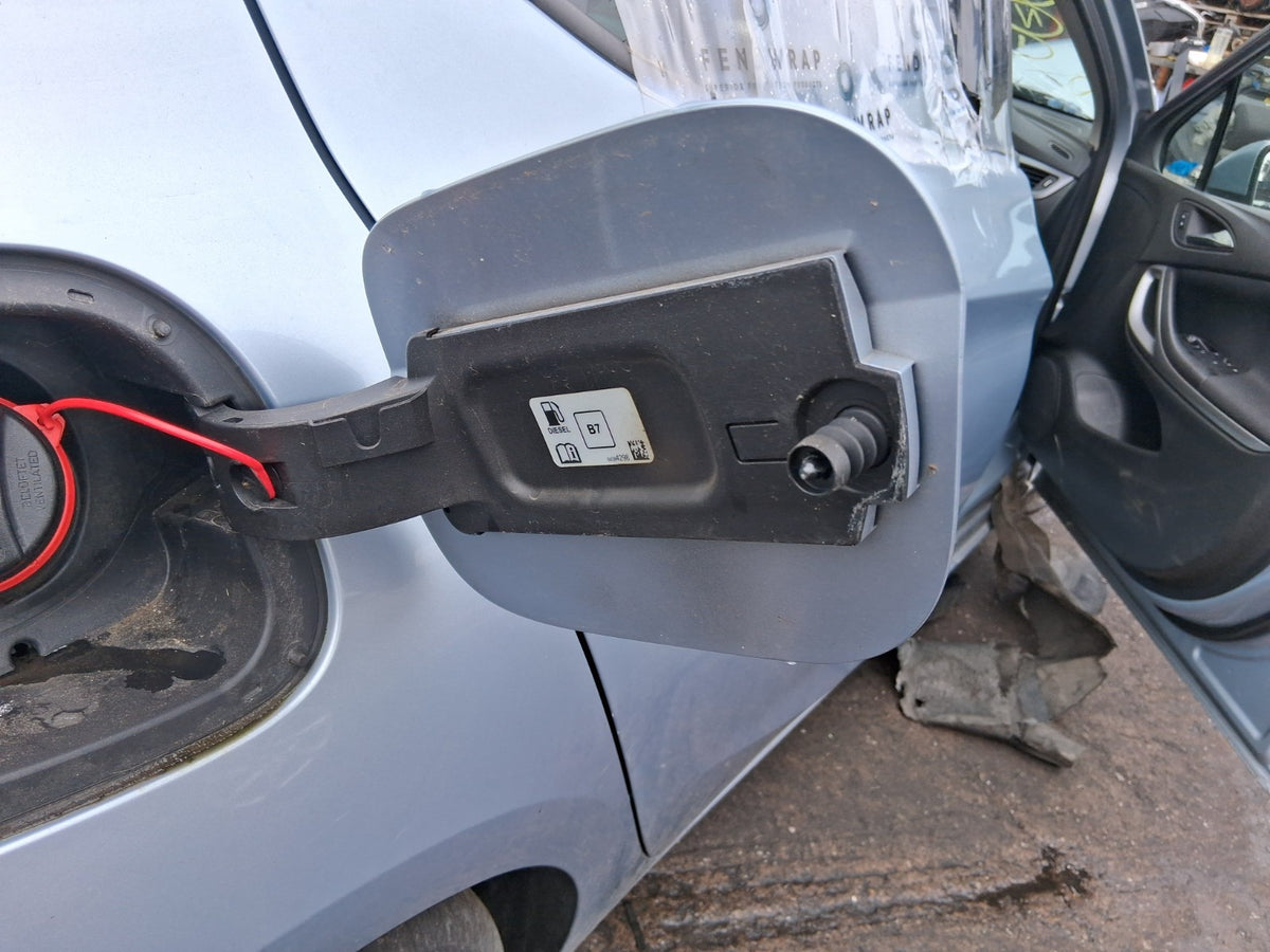 2019 VAUXHALL ASTRA K FUEL FLAP LID COVER SILVER