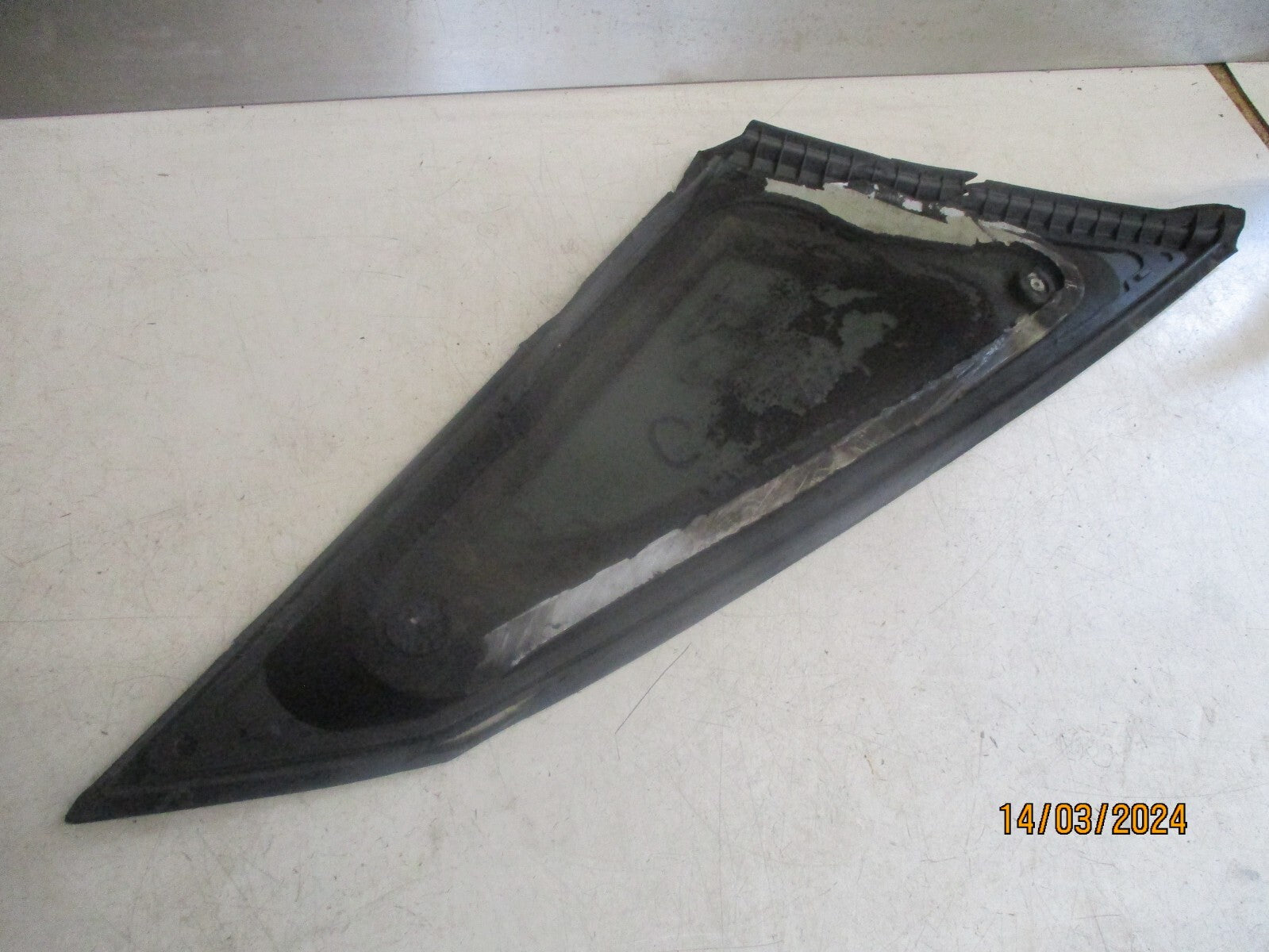 CITROEN C4 MK3 2022 OSR DRIVER SIDE REAR QUARTER WINDOW GLASS TINTED