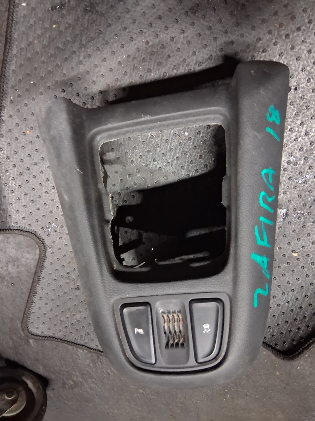2018 VAUXHALL ZAFIRA C GEARSTICK SURROUND TRIM COVER 13454668