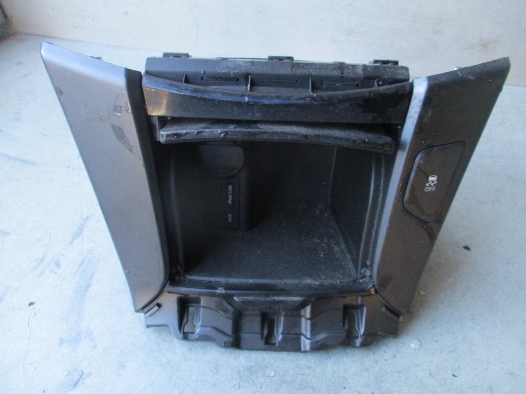 2012 HYUNDAI I40 1.7 DIESEL AUX USB PORT & STORAGE BOX 846303Z720